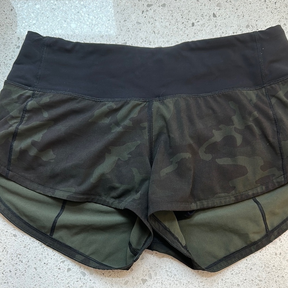 Women's Lululemon Camouflage athletic Shorts, size 2 R. Excellent condition.